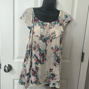 Adorable ruffle floral blouse